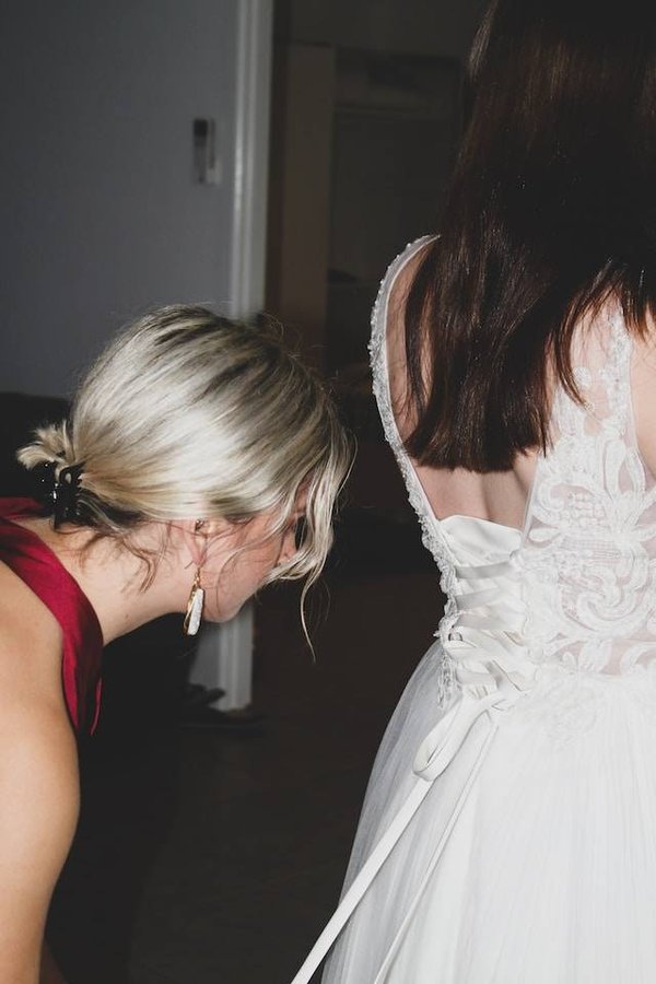 Quels sont les avantages de porter une gaine amincissante pour femme pendant son mariage?